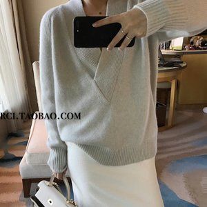 100% Wool Oversized V-Necks Gray Sweater SIZE M